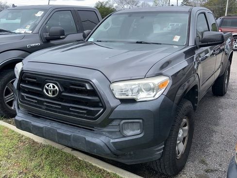 Used 2017 Toyota Tacoma SR RWD image 1