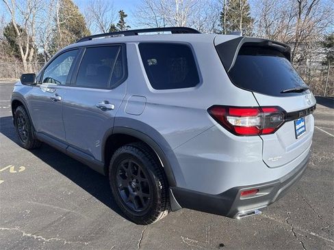 Certified 2025 Honda Pilot Sport image 9