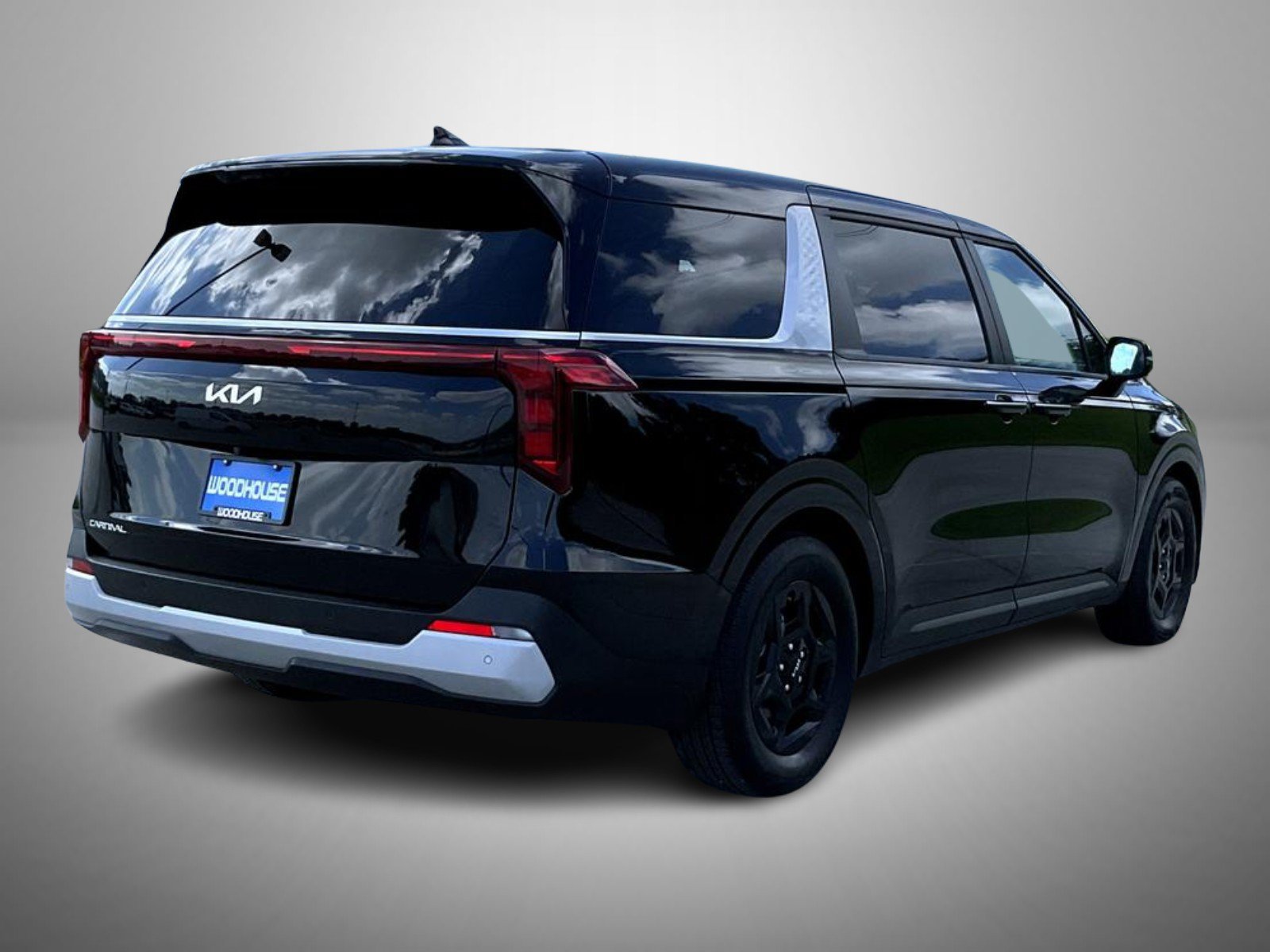 Used 2025 Kia Carnival FWD image 5