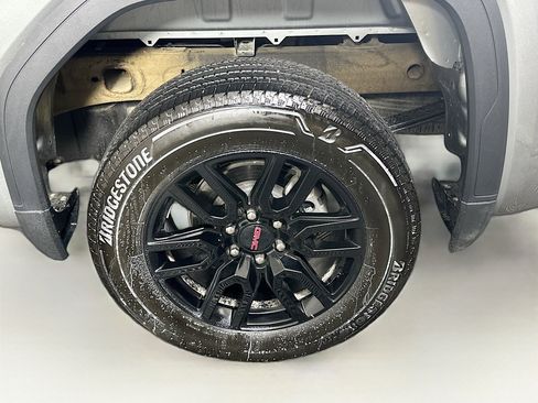 Used 2024 GMC Sierra 1500 Elevation image 11