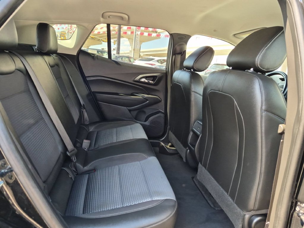 Used 2025 Chevrolet Trax LT w/ LT Convenience Package FWD image 30