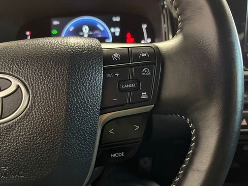 Used 2025 Toyota Camry SE image 23