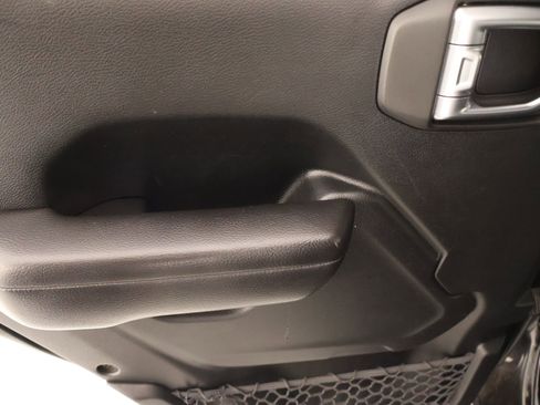 Used 2018 Jeep Wrangler Unlimited Sport S image 15