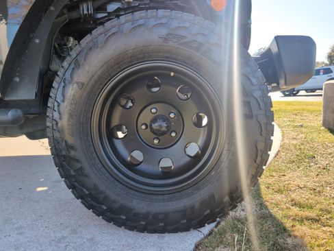 Used 2017 Jeep Wrangler Unlimited Sport w/ Mopar Black Appearance Group image 13