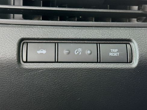 Used 2025 Nissan Altima 2.5 SV image 16