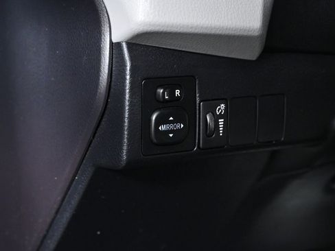 Used 2014 Toyota Corolla LE image 19