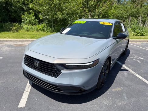 Used 2024 Honda Accord Sport image 2