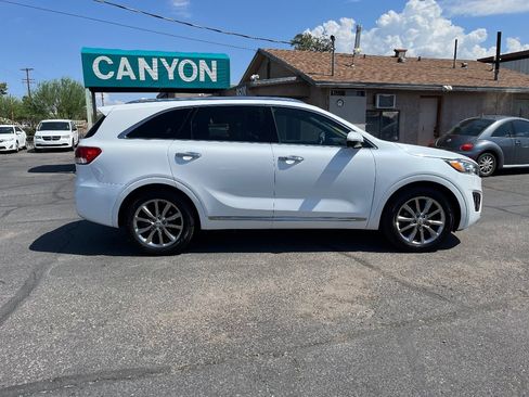 Used 2017 Kia Sorento SX image 3