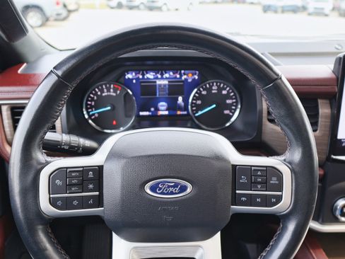 Used 2022 Ford Expedition Limited image 25