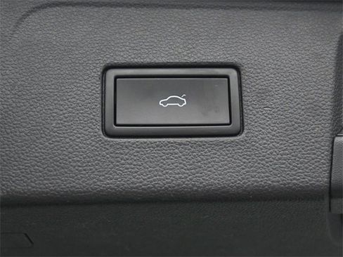 Used 2022 Volkswagen Atlas SE image 33