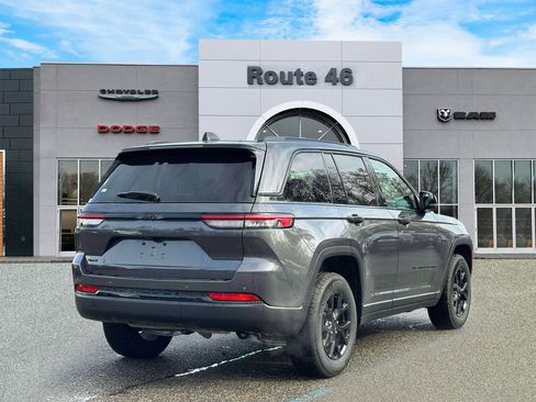 Used 2024 Jeep Grand Cherokee Altitude image 5