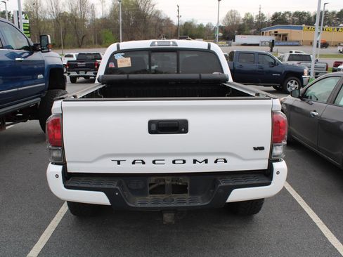 Used 2016 Toyota Tacoma TRD Off-Road w/ Premium & Technology Package image 7