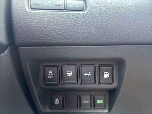 Used 2018 Nissan Rogue SL w/ Premium Package image 22