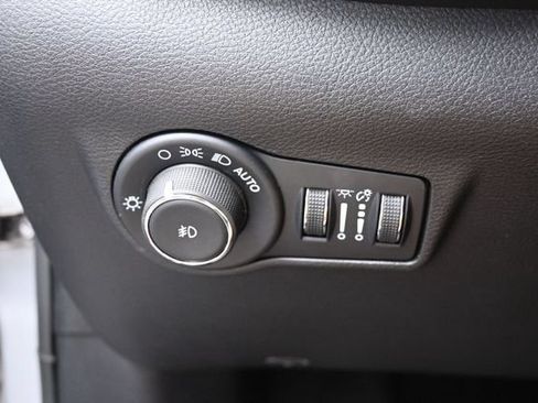 Used 2025 Jeep Compass Trailhawk AWD/4WD image 35