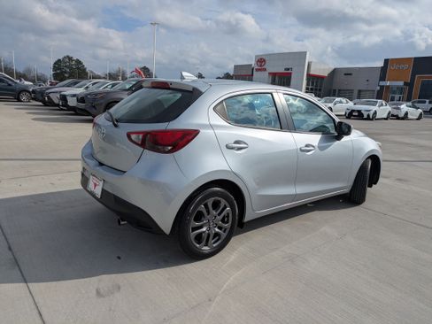 Used 2020 Toyota Yaris LE image 5