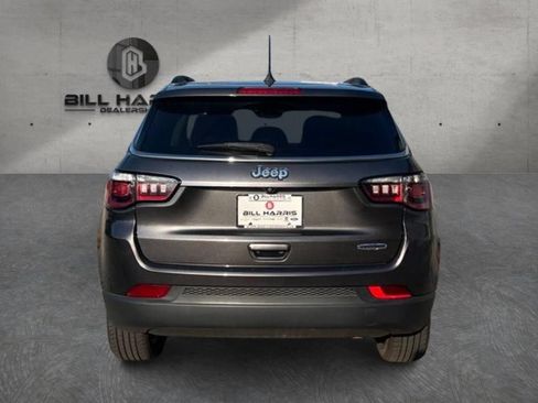 Used 2018 Jeep Compass Latitude w/ Popular Equipment Group FWD image 6