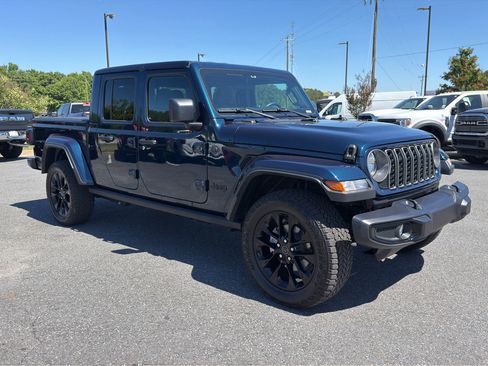Used 2025 Jeep Gladiator Sport AWD/4WD image 2