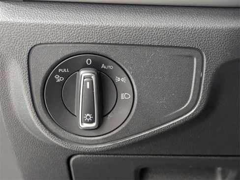 Used 2022 Volkswagen Atlas Cross Sport SE image 13