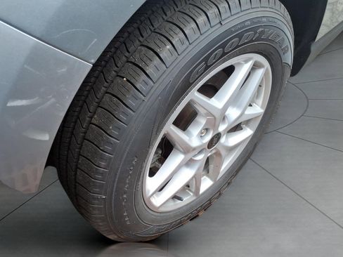 Used 2024 Ford Edge SEL image 5