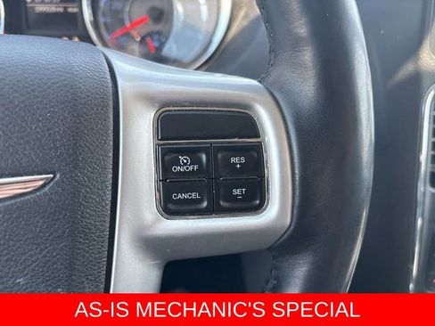 Used 2016 Chrysler Town & Country Touring w/ Driver Convenience Group image 17