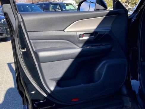 Used 2024 Toyota Grand Highlander XLE image 21
