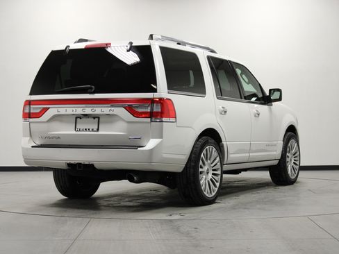 Used 2015 Lincoln Navigator Base image 4