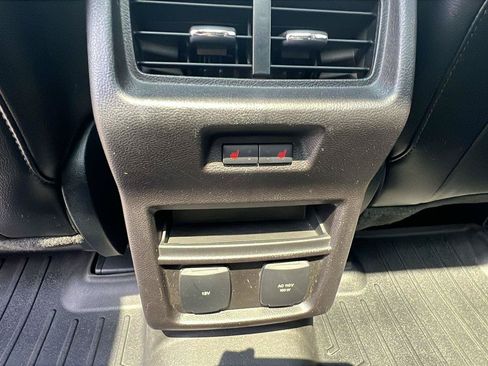 Used 2015 Ford Edge Titanium w/ Equipment Group 302A AWD/4WD image 22