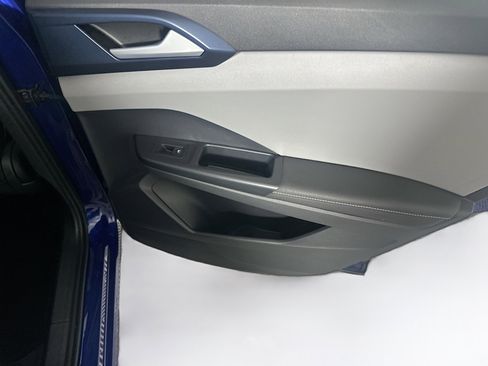 Used 2024 Volkswagen Taos SE image 27