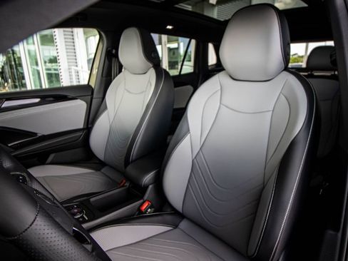 New 2026 Volkswagen Tiguan SE R-Line FWD image 27