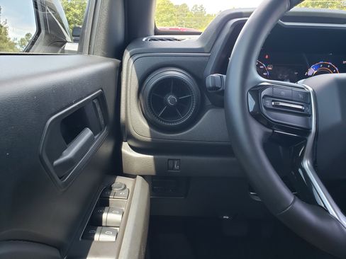 Used 2025 Chevrolet Colorado Trail Boss AWD/4WD image 13