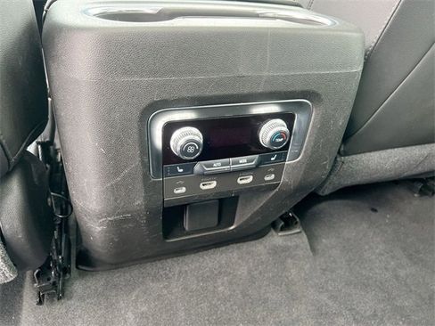 Used 2021 GMC Yukon SLT w/ SLT Luxury Plus Package image 22