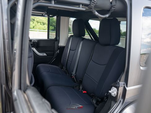 Used 2017 Jeep Wrangler Unlimited Sahara w/ Connectivity Group AWD/4WD image 20