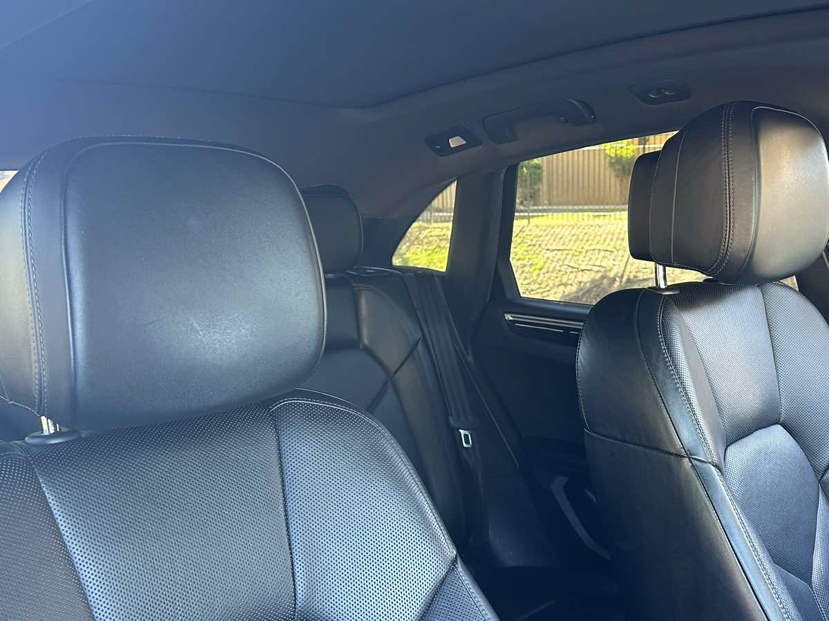 Used 2018 Porsche Macan AWD/4WD image 10