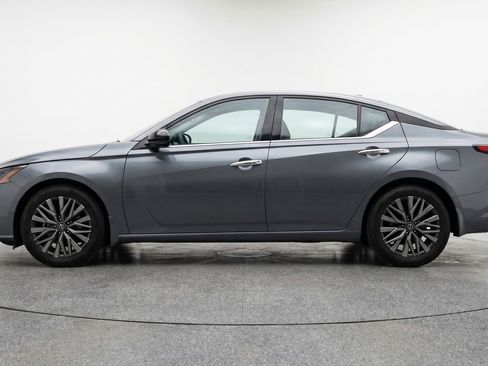 Used 2025 Nissan Altima 2.5 SV FWD image 5