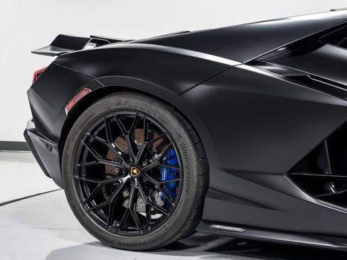 Used 2025 Lamborghini Revuelto AWD/4WD image 44