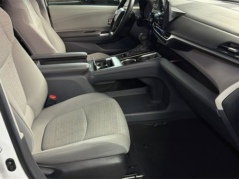 Used 2024 Toyota Sienna LE image 9