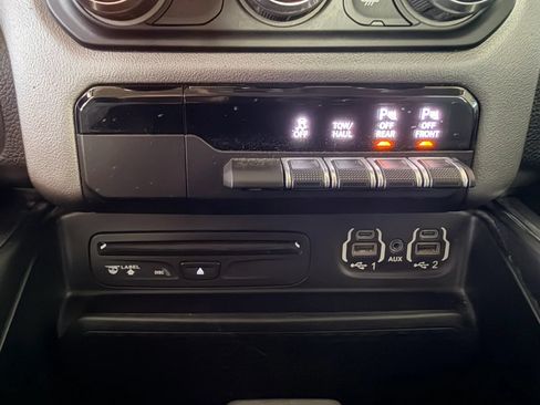 Used 2019 RAM 1500 Big Horn RWD image 19