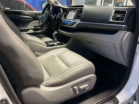 Used 2018 Toyota Highlander AWD V6 image 26