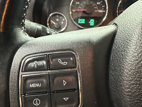Used 2012 Jeep Wrangler Unlimited Sahara w/ Connectivity Group AWD/4WD image 12