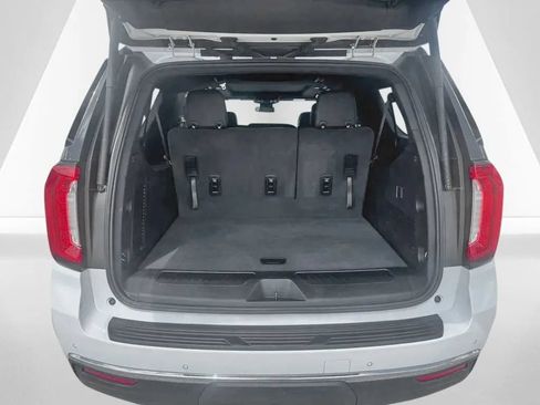 Used 2023 GMC Yukon XL SLT AWD/4WD image 32