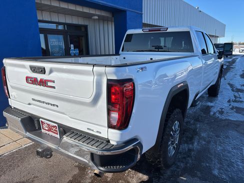 Used 2024 GMC Sierra 3500 SLE w/ SLE Convenience Package image 6