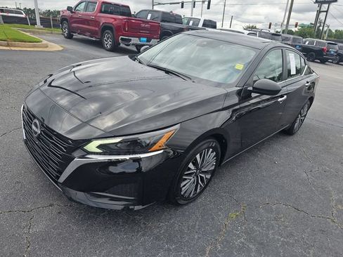 Used 2025 Nissan Altima 2.5 SV FWD image 4