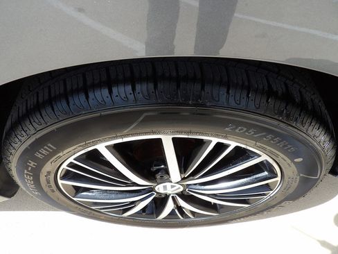 Used 2018 Volkswagen Jetta Wolfsburg Edition image 31