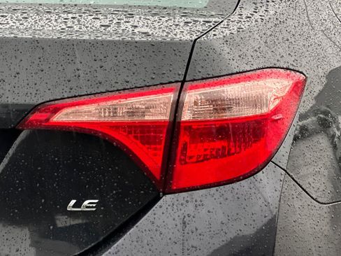 Used 2017 Toyota Corolla LE image 29