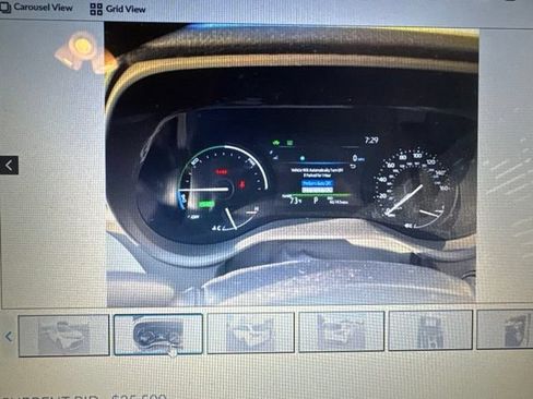 Used 2025 Toyota Sienna LE FWD image 3