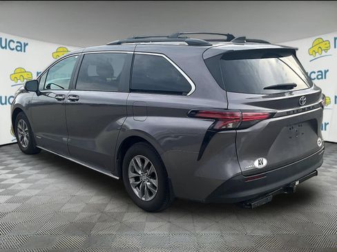 Certified 2021 Toyota Sienna XLE w/ XLE Plus Package image 3