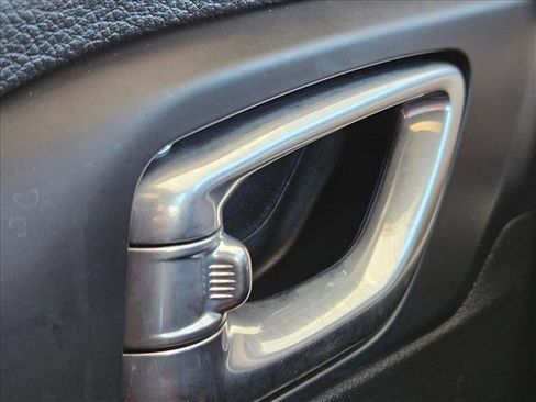 Used 2023 Jeep Compass Sport image 17