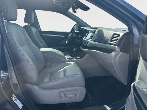 Used 2017 Toyota Highlander XLE FWD image 7