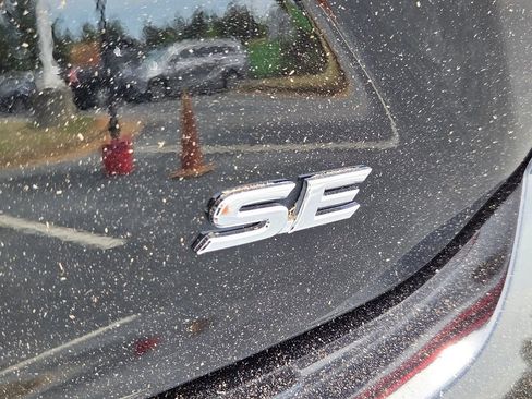 Used 2025 Toyota Camry SE w/ Convenience Package image 11