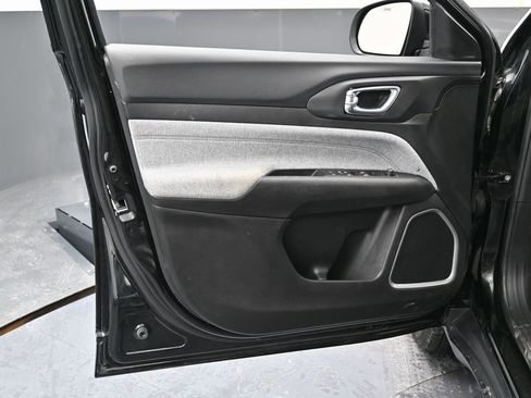 Used 2022 Jeep Compass Latitude image 39